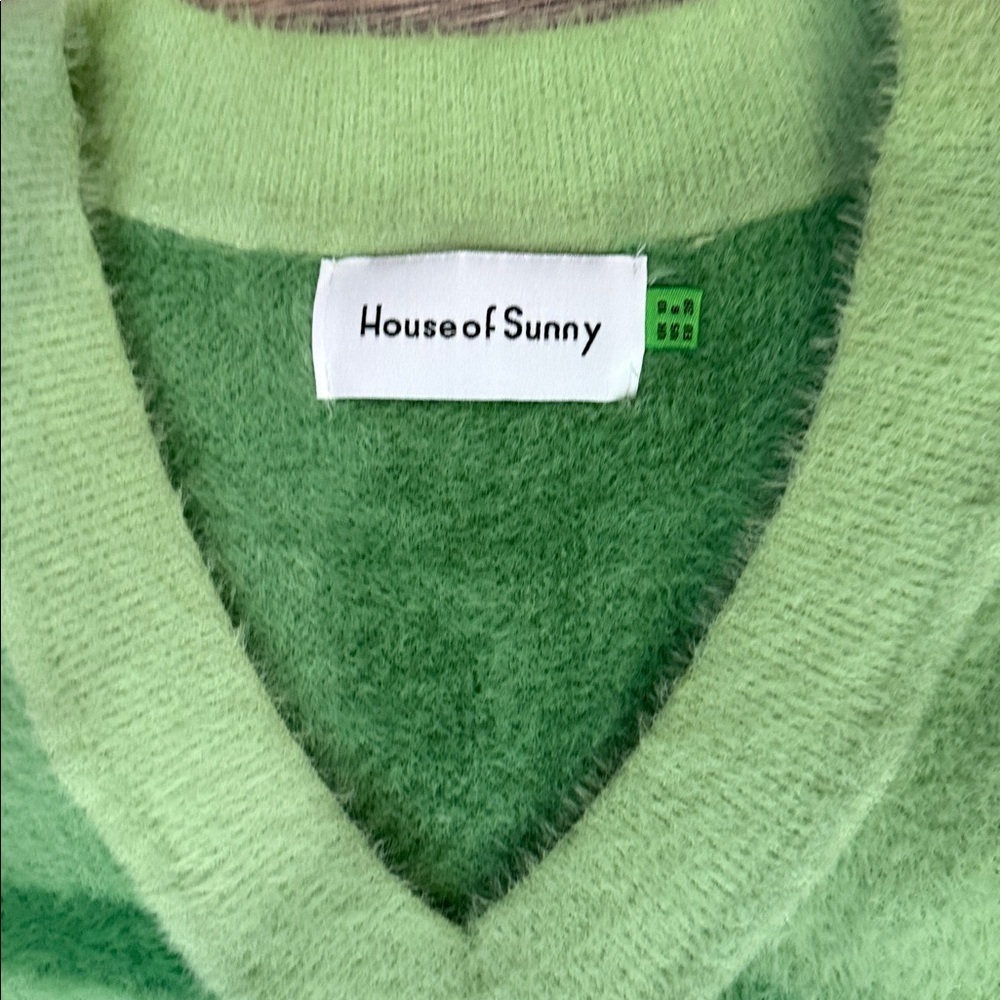 House of sunny
Green Geometric Knit Vest - Picture 2 of 11